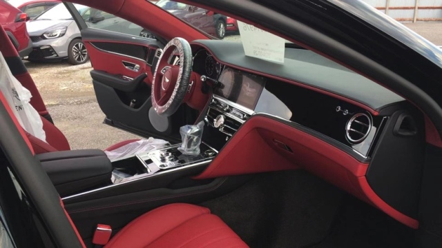 0T 五座 豪华内饰令人叹为观止开元棋牌2025款宾利飞驰 4(图3) 0T 五座 豪华内饰令人叹为观止开元棋牌2025款宾利飞驰 4(图3)